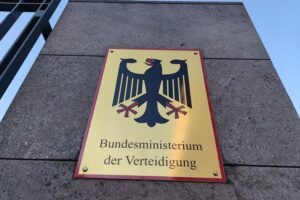 Panzerbau, Unsicherheit beim Staatseinstieg, niedrige Unternehmensbewertung und Marktbedingungen.
