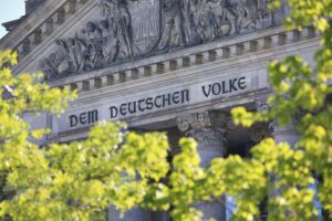 Bundestag in Berlin: Sitzung, Diskussionen, Steffen Bilger, parlamentarische Arbeit trotz Sommerpause.