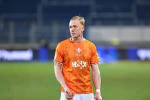 Isac Lidberg jubelt im Trikot von Borussia Mönchengladbach mit Rückennummer 3.