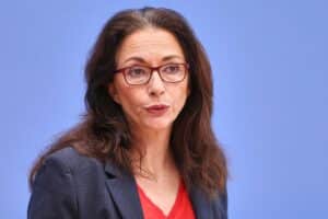 Yasmin Fahimi kritisiert Reformpläne der Bundesregierung beim Treffen im Kanzleramt.