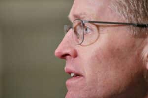 Daniel Günther, CDU, Schleswig-Holsteins Ministerpräsident, spricht über Kanzlerambitionen und politische Zusammenarbeit.