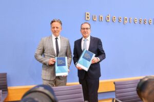 Alexander Dobrindt und Holger Münch diskutieren Erfolge gegen Reichsbürger-Kriminalität in Berlin.