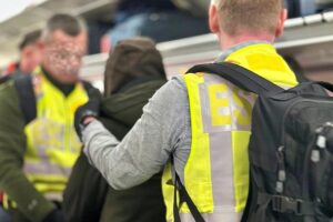Abschiebungen afghanischer Straftäter: Charterflüge nach Kabul, Bundespolizei und Bundesregierung im Fokus.