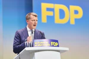Henning Höne fordert Einigkeit in der FDP nach Parteitag; Einheit statt Streit betont.