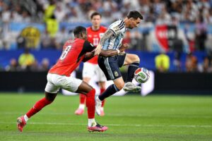 Lionel Messi jubelt nach seinem Tor gegen Österreich, WM 2026, Triumph für Argentinien.