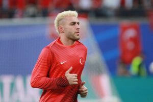 Australien besiegt Türkei 2:0 in WM-Auftaktspiel, starke Defensive und eiskalte Chancenverwertung.