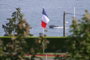 G7-Gipfel: Staatschefs diskutieren Ukraine-Krieg, Selenskyj und Trump nehmen an Verhandlungen teil.