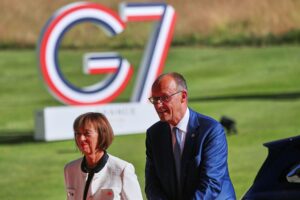 G7-Gipfel in Évian-les-Bains: Politiker diskutieren weltweite Herausforderungen, darunter Nahost und Wirtschaft.