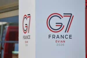 Logo des G7-Gipfels 2026 in Évian-les-Bains, symbolisiert Reformen in Entwicklungspolitik.