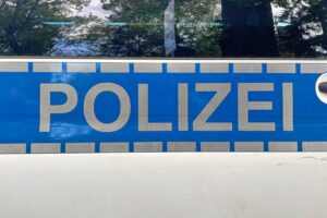 Polizisten bei einer Einsatzausbildung, symbolisierend für eine nationale Polizei-Reserve in Krisenzeiten.