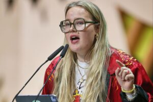 Grüne Jugend kritisiert Parteiführung wegen interner Konflikte und Aufbau konkurrierender Strukturen.