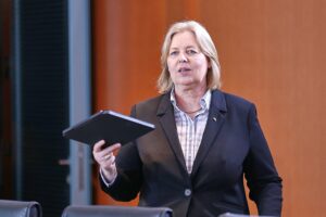 Politikerin Bärbel Bas in der Debatte über Steuerreform und soziale Gerechtigkeit.