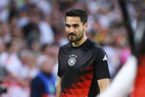 Ilkay Gündogan in der deutschen Fußballnationalmannschaft, während er Coach Julian Nagelsmann unterstützt.
