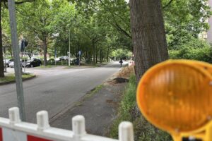 Bauarbeiten am Hindenburgdamm: Kreuzung gesperrt, neue Kanalarbeiten und Umleitungen angekündigt.