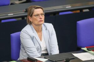 Stefanie Hubig spricht über Strafverschärfung bei Unterlassung von Anzeigen gegen Gewaltverbrechen.