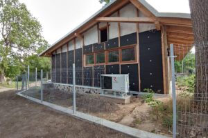 Neubau mit Wärmepumpe: Symbol für steigende Nutzung erneuerbarer Energien im deutschen Wohnungsbau.