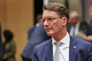 Ministerpräsident Hendrik Wüst und CDU: Wählergunst sinkt, SPD verliert, Grüne und AfD gewinnen.