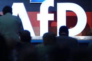 Innenminister konferieren in Hamburg über Sicherheitsfragen; AfD-Wahlsieg sorgt für Diskussionen und Sorgen.