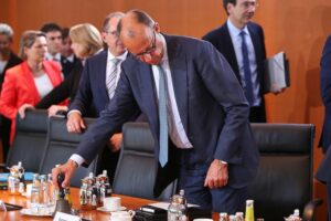 Friedrich Merz, Bundeskanzler, hinterlässt nach Umfrage enttäuschte Wähler und schwache Union.
