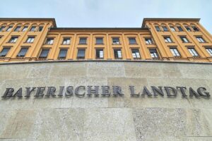 Ulrike Scharf betont Gewaltbetroffene und neue Landesfinanzierung von Frauenschutzeinrichtungen im Bayerischen Landtag.