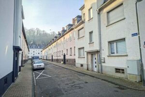 Kanalbauarbeiten in Koblenz: Baustelle, Maschinen und Bauarbeiter in der Devorastraße Goldgrube.