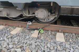 Kinderroller und Steine auf Gleisen: Gefährliche Handlungen am Bahnhof Hamm-Heessen.