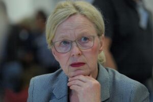 Regina Kraushaar spricht über Baupolitik und Modernisierung in Sachsen auf Bautag in Dresden.