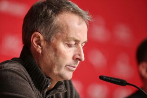 Carles Martinez, neuer Trainer von Bayer Leverkusen, unterschreibt Vertrag bis 2028.