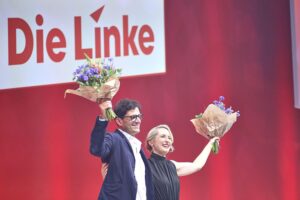 Luigi Pantisano und Ines Schwerdtner auf einem Parteitag der Linkspartei in Potsdam.