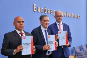 Jahresbericht präsentiert, steigende antiziganistische Vorfälle und gesellschaftlicher Rechtsruck in Deutschland.
