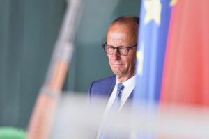 Friedrich Merz beim EU-Westbalkan-Gipfel in Montenegro, umgeben von EU- und Balkanführern.
