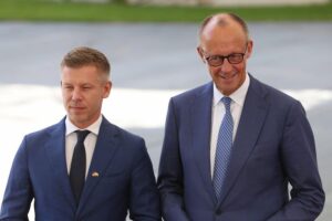 Friedrich Merz und Péter Magyar treffen sich, symbolisieren Neuanfang der deutsch-ungarischen Beziehungen.