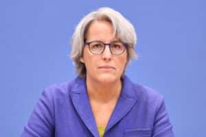Kerstin Claus plädiert für stärkeren Schutz von Jugendlichen gegen sexuellen Missbrauch und Gewalt.