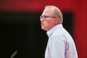Jochen Ott präsentiert Gutscheinsystem für haushaltsnahe Dienstleistungen zur Bekämpfung von Schwarzarbeit.