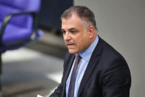Politiker debattieren über Pflegereform: Warken, Pantazis, Borchardt und Fischer stehen im Fokus.
