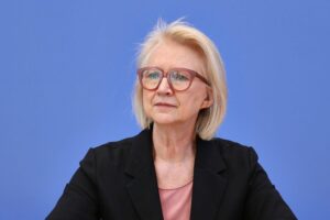 Monika Schnitzer im Gespräch über wichtige Rentenreformen und Kapitalrente in Deutschland.