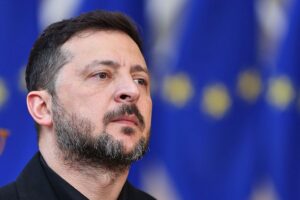 Selenskyj kündigt Abwesenheit von Ukraine-Wiederaufbaukonferenz an, während Spannungen mit Polen wachsen.