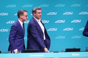 Markus Söder und Carsten Linnemann bei der Spargelfahrt: Koalitionsgespräch und gemeinsame Zeichen setzen.