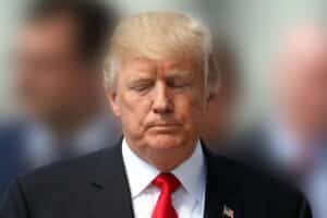 Donald Trump fordert Israel und Iran auf, Luftangriffe sofort zu beenden.