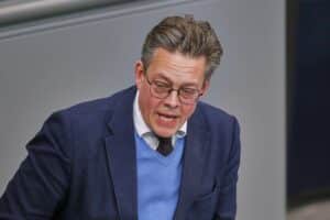 Konstantin von Notz fordert EU-weites Waffenregister zur Bekämpfung illegalen Waffenhandels im Ukraine-Konflikt.