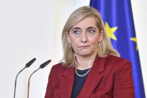 Nina Warken spricht über das Beitragsstabilisierungsgesetz im Bundestag zur Reform der Krankenversicherung.