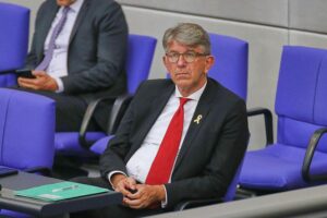 Wolfram Weimer diskutiert Zoll-Drohungen und digitale Medienregulierung mit Fokus auf faire Wettbewerbsbedingungen.