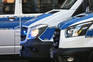Körperverletzung beim Pedelec-Fahren: Angreifer umzingeln und verletzen den 22-Jährigen in Kleve.