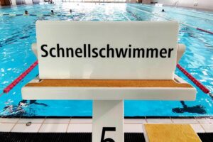 Neues Schwimmbad mit Außenbecken im Jelena-Santic-Friedenspark, Marzahn-Hellersdorf. Investition in Lebensqualität.