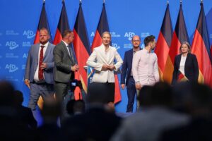 AfD-Vorstand im Archiv: Parteiführung, während Umfragewerte und Wählergunst für Bundestagswahl diskutiert werden.