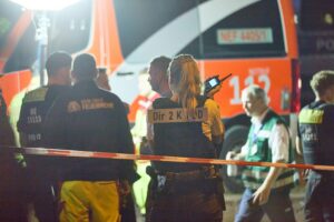 Kleintransporter rast beim Berliner CSD in Menschenmenge im Tiergarten; Polizei sucht mutmaßlichen Täter europaweit.