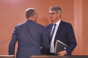 Friedrich Merz und Patrick Schnieder (Archivfoto) vor möglicher Kabinettsumbildung.