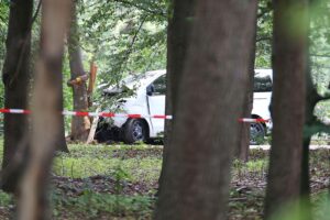 Polizeiabsperrung am Tatort nach CSD-Todesfahrt in Berlin-Tiergarten, verletzte Passanten, Einsatzlage.