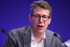 Markus Blume (Archiv) im Bild, im Hintergrund Hochschul- und Klinikbauprojekte in Bayern.
