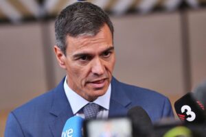 Pedro Sánchez (Archivfoto) – CDU-Politiker kritisiert Spaniens „Open-Border-Politik“ und fordert Druck auf Madrid und Rabat.